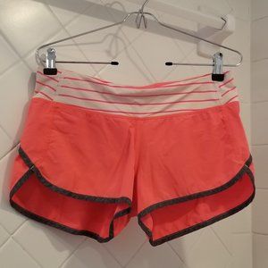 Lululemon Speed Up Low-Rise Short 2.5" - Size 6
